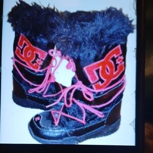 DC Black and Red Winter Boots with Pink Laces